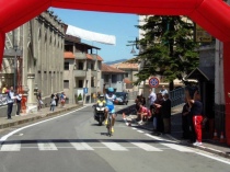 L'arrivo di Cesaro sul traguardo di Montesano sulla Marcellana